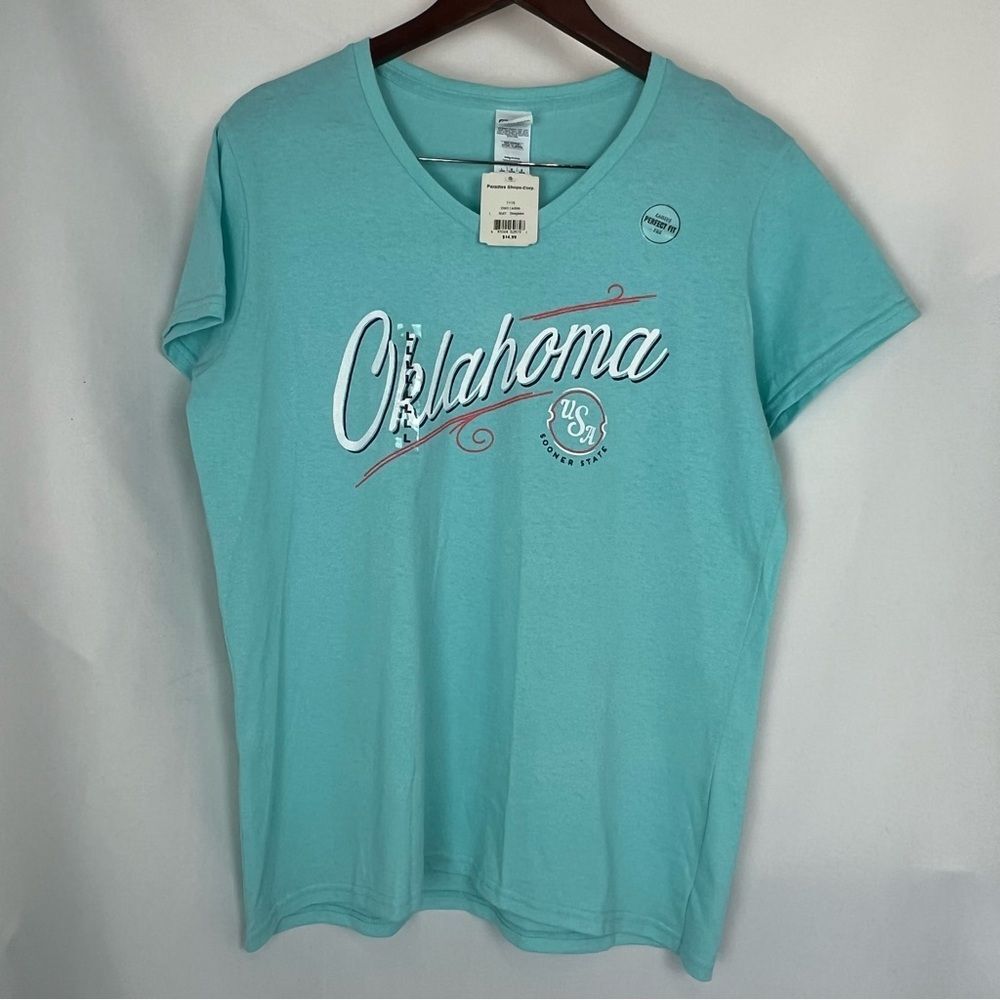 NWT‎ Oklahoma V-Neck